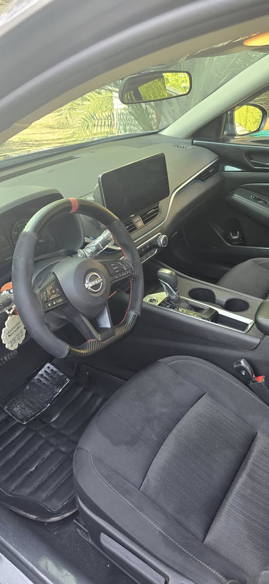 السلام عليكم السياره مراوس موديل 23 ضرر باب خلفي ربع من الباب والدعاميه الاماميه مصبوغه والباقي كفاله كامه ياريت مراوس مكينه 8 تحياتي لجميع
هاذا رقمي ***********
