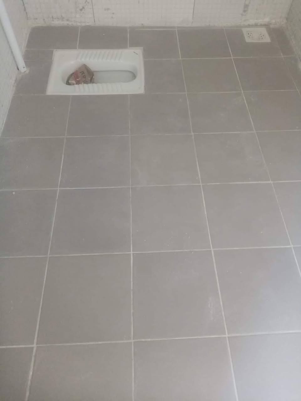 مستعدون لعمل لسراميك/والكاشي/البورسلين بأنواعه العمل داخل كربلاء فقط خاص متواجد رقم الهاتف***********
