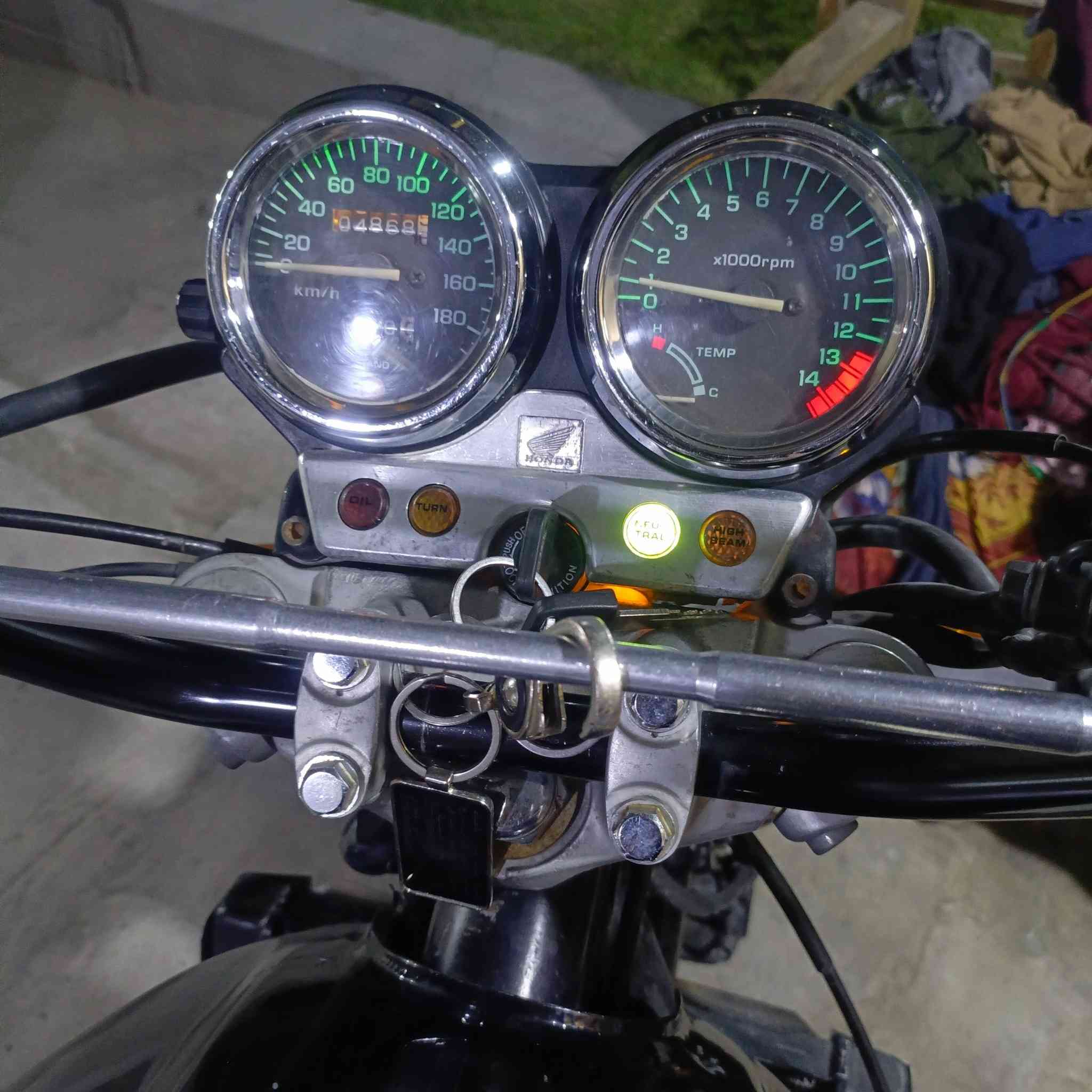 السلام عليكم دراجه سيبي 400 جيل الاول دراجه نضيفه مجفته جديد بس بيه خربطه بسيطه بالكابرترات اوراق اصوليه  سعر 1300 بيه مجال بسيط الاستفسار اتصال 
‏‪***********‬‏
