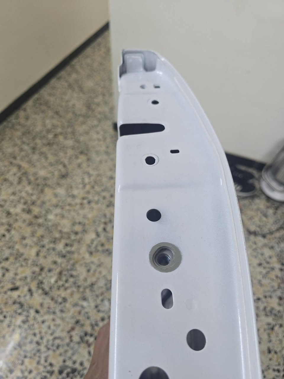 السلام عليكم باب خلفي مال هايلوكس افنجر ويرهم لل G R بي ضربه مثل ما موضحه بلصور سعره 500 دولار
وكفر بگلايت خلفي بس كسر بسيط مثل ما موضح سعره 33 دولار
 العنوان بغداد ***********
