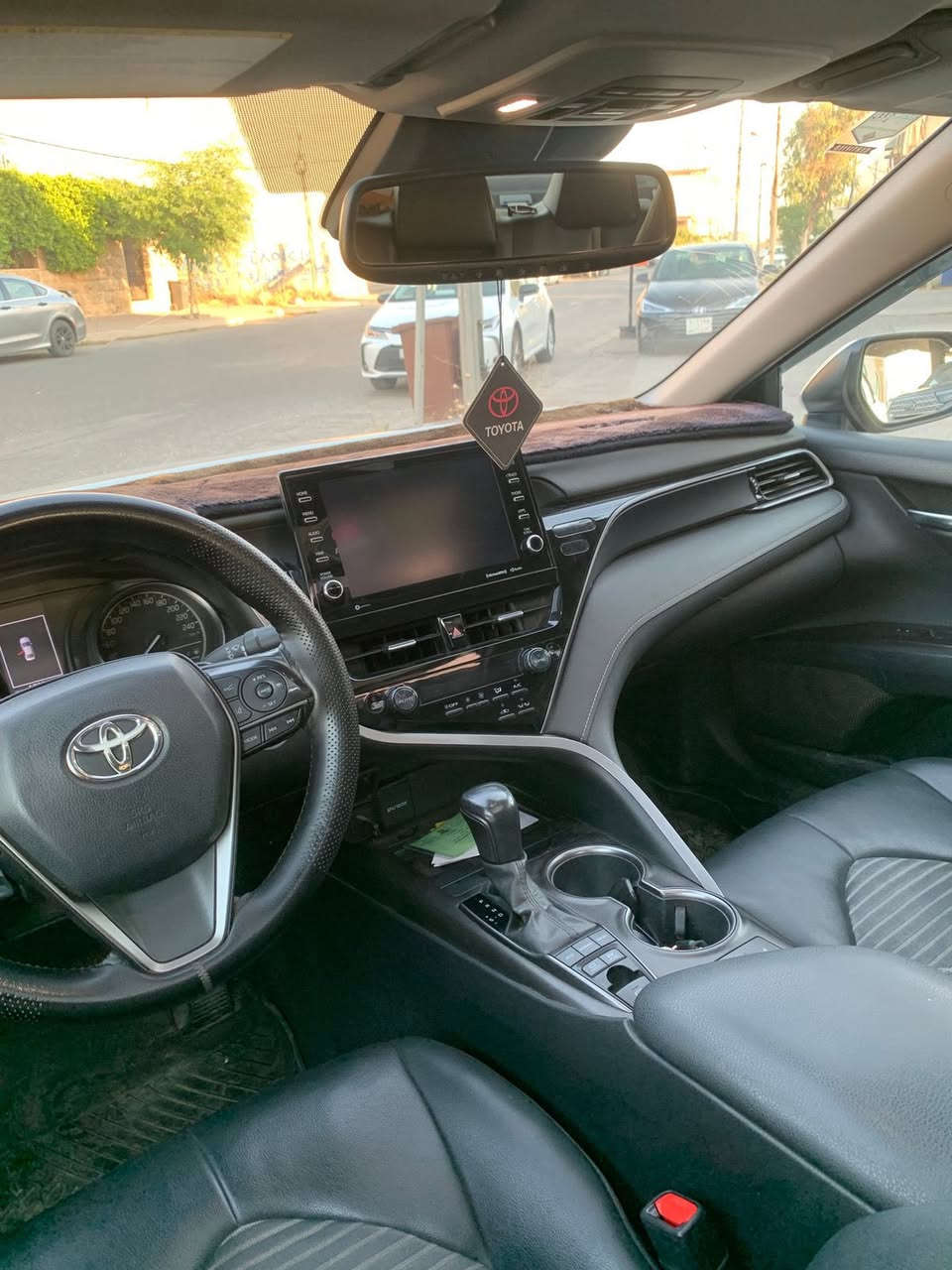 من رخصة ادمن المحترم
سلام عليكم محبوبة الجماهير 
تويوتا كامري 2022
مواصفات SE plua Hybrid 
مكينة 2.5L ماشي 107mile
شبر بونيت صبغ مكانين تعديل بارد 
رأس شاصي صبغ 
مرقم اربيل جاهز سنوية جديدة لحد 2031
سعر مناسب : 190$ وبي مجال 
سيارة حلوة ونظيفة مال بيت بدون نواقص 
للبيع فقط بدون مراوس 
عنوان اربيل 
للاستفسار والتواصل واتساب ***********
