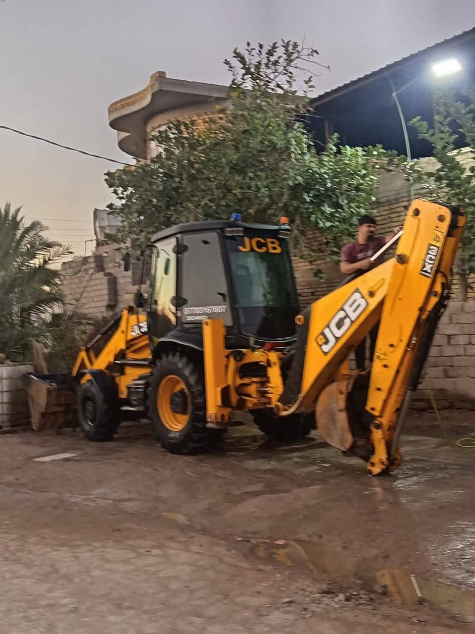 سلام عليكم جي سي بي للبيع كفاله عامه فول موصفات رقم اربيل دولي بسمي موصفات جي سي بي معروفه الفول مايحتاج اضكره مكان بصره المدينه *********** السعر تصل وتدلل
