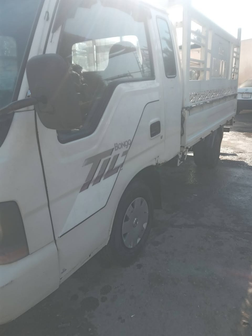 سلام عليكم كيه ام عيون 2004 كير ومحرك واكسن جديد سنويه مشروع وطني وبأسمنة بس سقطت بهذا الشهر سعر 79 وبيها مجال  رقمي ***********
