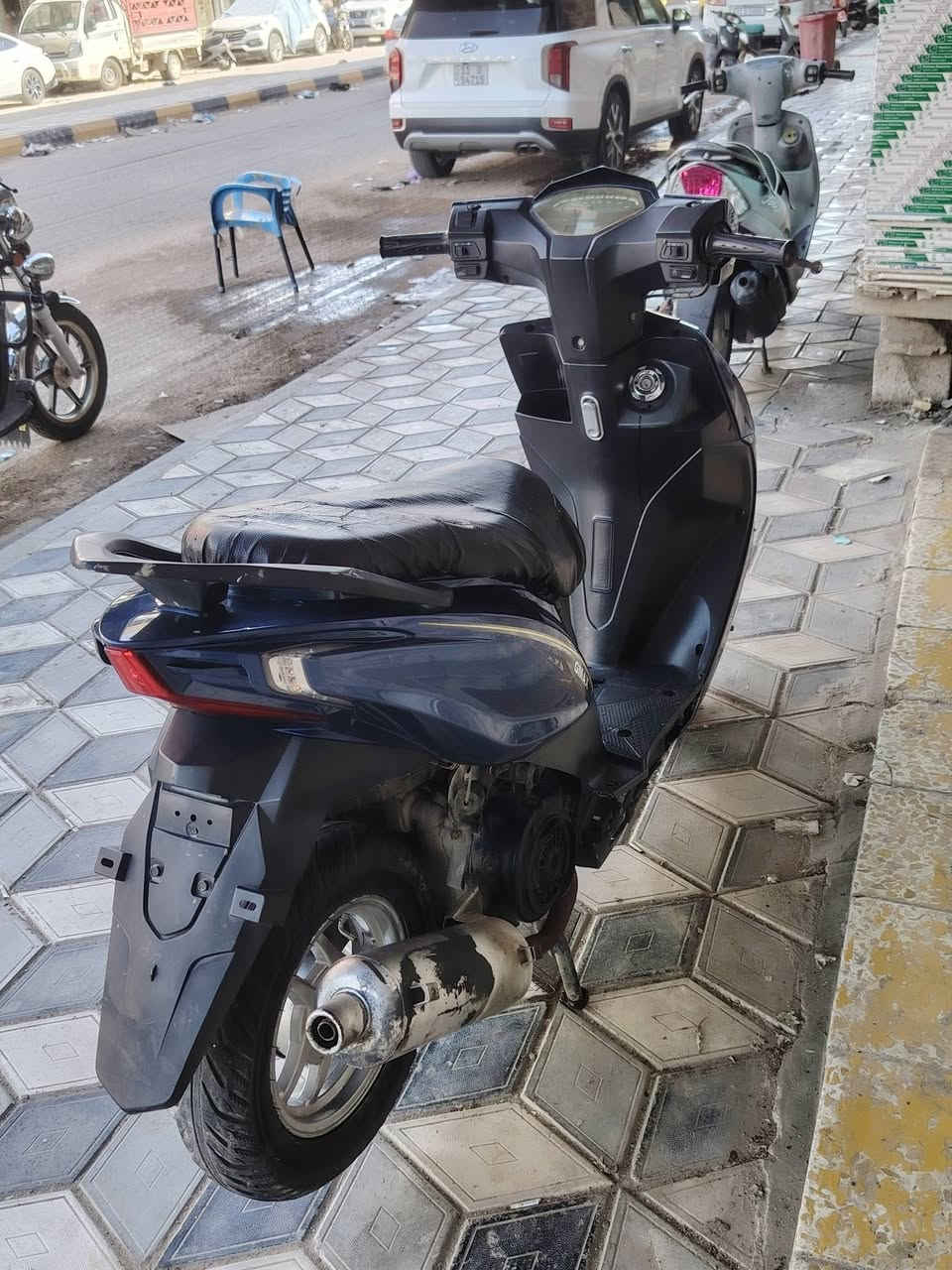 دراجه للبيع سكنس صيني سعرها 350 وبيها مجال وهذا رقم التليفون *********** العنوان شارع فرق الموسيقيه
