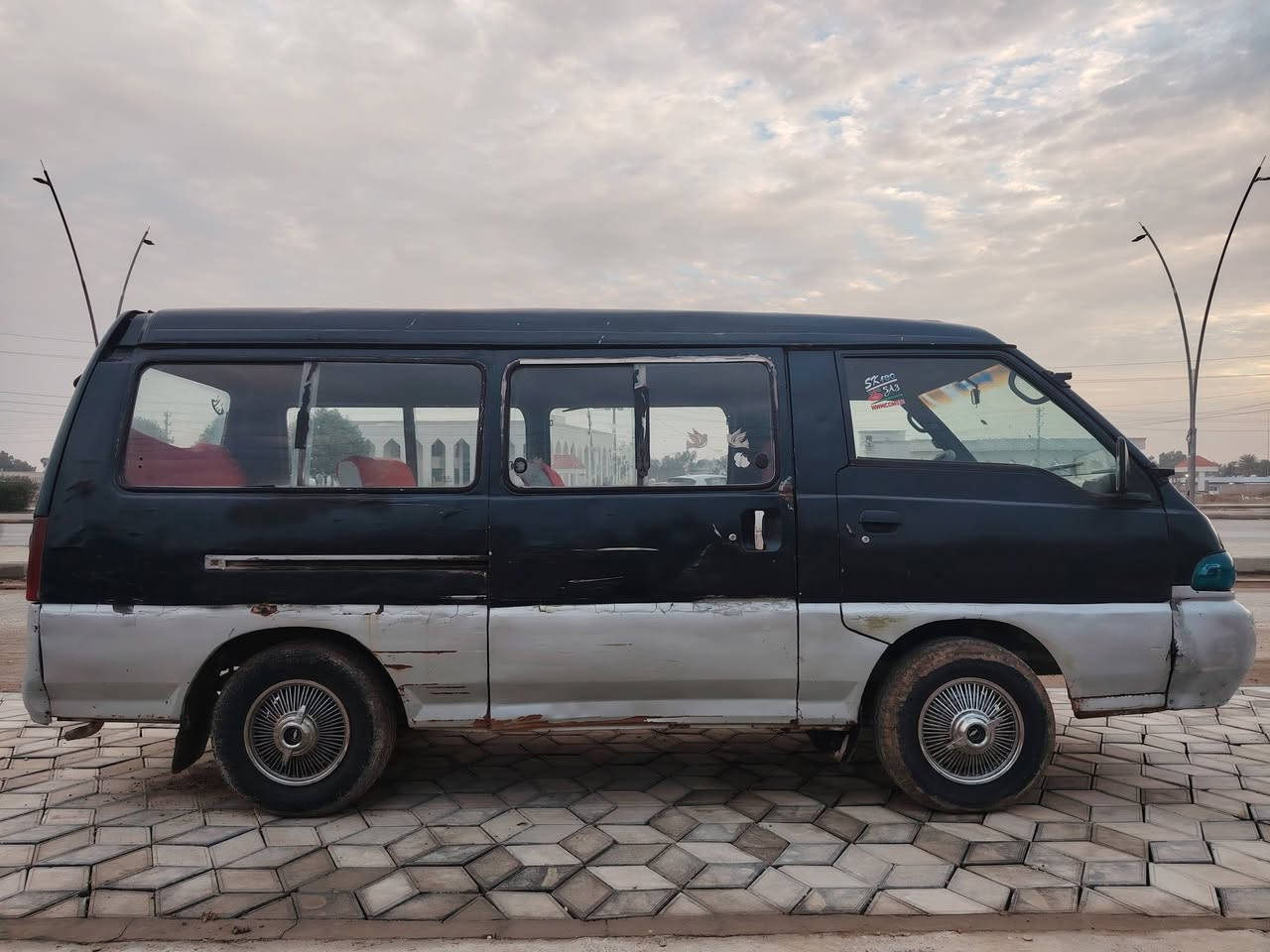 السلام عليكم من رخصه الادمن المحترم هوندا جريس ١٩٩٥ رقم بغداد الماني حرف (ف) مكينه وكير بنكوو نضيفات خير من الله اكسل نضيف شواصي نضيفه زوج تاير جدد سياره حلوه ومرتبه كبل لشغل راعيه ماوصله ابيع هل موجود سعرهه (19) وبيه مجال شراي يتصل (***********) مكاني ديالى
