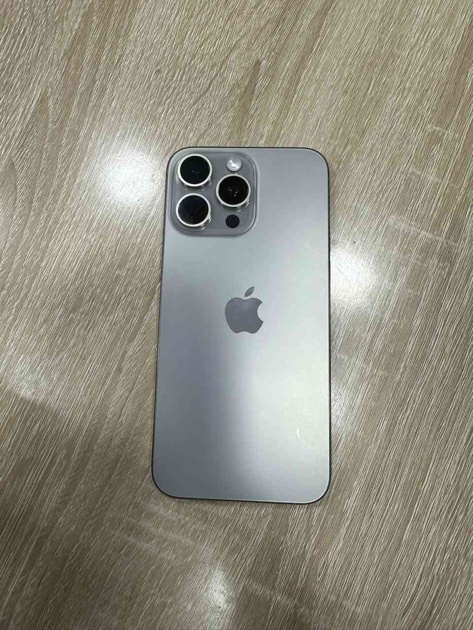 ابفون 15 برو ماكس شرق الاسط
ذاكره 256
بطاريه 87
السعر 950 الف 
بي فقط ضربه بل شاشه كادم عينك 
نضيف الجهاز 
اتصال ***********
