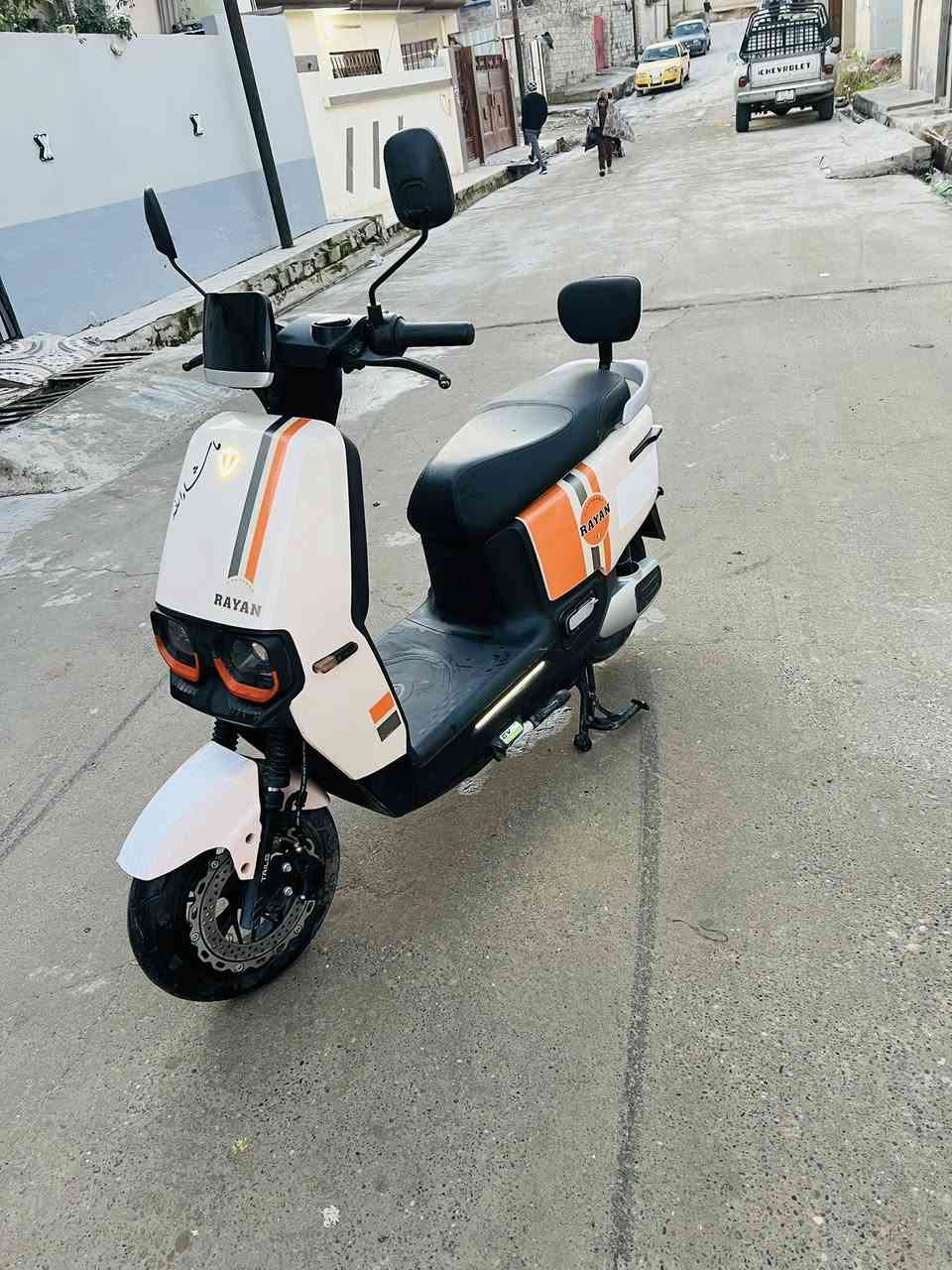 سلام عليكم مأطور اخو الجديد
الريان للبيع كلو شرط ست بطاريات كبار شرط ع الفحص دبل سويج دبل بصمة لايت عالي ناصي يمين يسار بگ شغال مثبت سرعة والسرعة ٧١ السعر ٧٠٠وبيه مجال مكاني موصل حي القاهرة 
الرقم ***********
