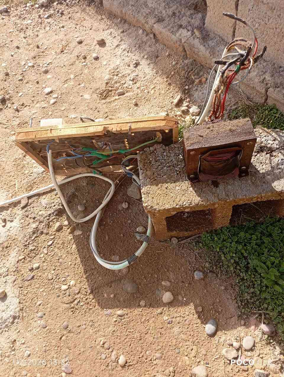 رافعه فولتيه كهرباء تحكم يدوي ملف نحاس البيع السعر 80 الاتصال بالرقم ***********
