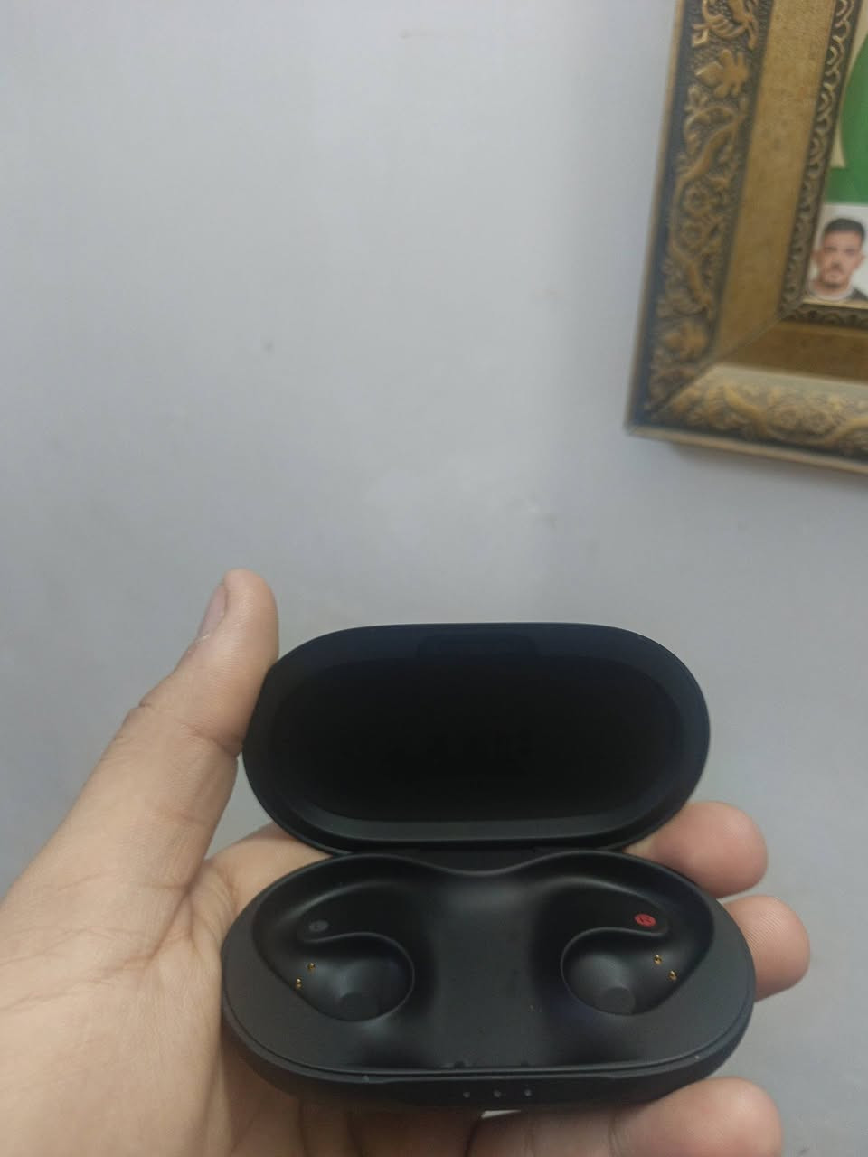للبيع
سماعة anker soundcore aerofit
Open-Ear  TWS
ضمان عين الفهد الوكيل الحصري و الوصل مرفق وياها
سماعة غنية عن التعريف مناسبة جداً للجم وللرياضات 
استعمال جداً قليل اقل ال5 مرات رابطها وسامع بيها
نضيفة 99%
السعر 60 ألف 
توصيل مجاني بغداد الشعب /حي اور/ البنوك/ جميلة /ام الكبر / حي الكوفة 
  التواصل واتساب ***********
