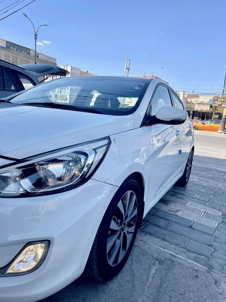 . 6
السلام عليكم اكسنت للبيع (بدون مراوس) موديل 2016 خليجي بلو فول مواصفات ماشية 168 الف كيلو حقيقي ومكفولة كفالة عامة عدا شبر ًبارد باب سايق  
 رقم بغداد دولي جديد ابسمي تحويل ثاني يوم (صارلهة عدنة تقريبا (٥) سنوات علة ايدنة استخدام شخصي مفاتيح مال شركه ثنين موجودات
مواصفات السيارة
(1) ماشية (168 الف كيلو 
(2) سلايت فتحة شغال+ تحكمات ستيرن
(3) شاشة كبيرة+ اشاير بل مري+ اربعة دسك
(4) مكينة ١٦٠٠ دوش ١٠٠/١٠٠+ تجاوي
(3) كير درجة اولى+ ويل كبي
(5) صدر وتبريد ثلج وتدفئة مكفولات
(6) ميكانيكيات وكهربائيات وحدادية ١٠٠/١٠٠
(7) تخم تايرات جدد+ داخل غرفة جديدة
(8) السيارة جديدة بدون اي نقص جاهرة 
(9) ملاحظة مكان سيارة كرخ بغداد السيدية استفسار اتصال 
*********** 
سعرها 115 وبيه مجال بصيط
