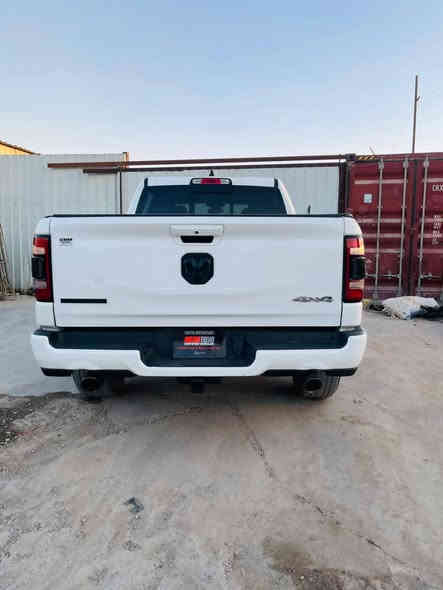 دوج رام 
مديد ٢٢ بك هورن 
سيره ماشيه 11000 الف 
تويل مكينه ٨
بدي طويل باب طويل 
السعر280
رقم بغداد بأسمي 
رقم الهاتف ***********
عنوان بغداد
