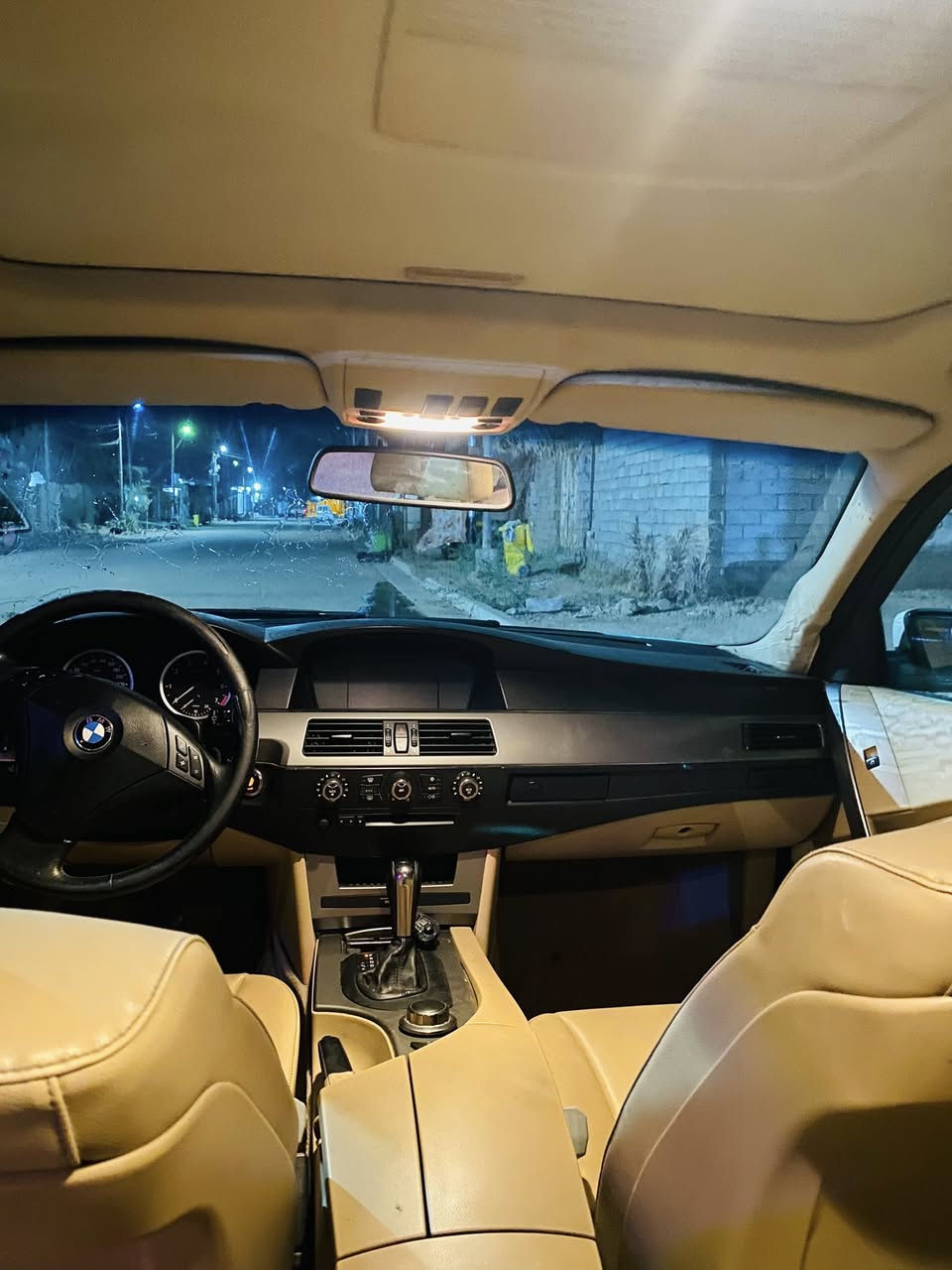 ادوات BMW  ميماتي مديل 2008 خليجي وكالة الغانم گص صبغ وضربه ماعده الدعاميه متومه  طبق الاصل 
.. 
كفاله گير مكينه حداديه تبريد
• المواصفات
_ فتحه بالسقف / تنته
_ داخلي بيج خليجي تدفئه تبريد بالكشنات
_ برده خلفيه
_ لايت دوار 
_ نضام صوت ودمام
_ تخم تاير جديد
_ تبريد قطعتين خلفي وامامي
_ عدة اسعاف جديده بالصندوق
_ مع سبير و مثلث  وجك  
_ باتري جديد
_ عبوة + فيت بم جديد 
_ دهن الًيَوُمًِ بدلته وكاله اُصًلًي 
_ وبعد هواي مواصفات
_ مكاني البصرة القرنه
_ بيع او مراوس حسب القناعه 
_ السعر 60وبيها مجال قليل للشراي كل التفاصيل مذكوره
رقم الهاتف *********** الموشراي لا يكسر بل سعر رجا
