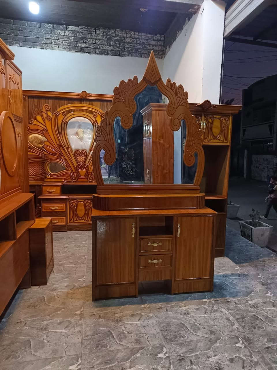 السلام عليكم غرفة عراقي مستعمل نظيفة جدا 
السعر 900
شد ونقل داخل بغداد مجاناً 
للتواصل *********** واتساب
