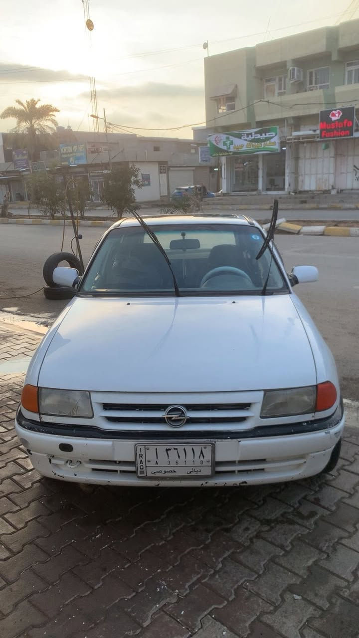 سلام عليكم أوبل استره لبيع موديل 93 سنويه جديد مشروع وطني شرط تحويل دفتر بانزين موجود مكينه 16 كير عادي صبغ عام جمالية السعر 35 وبي مجال لاستفسار اكثر رقم موبايل ***********
