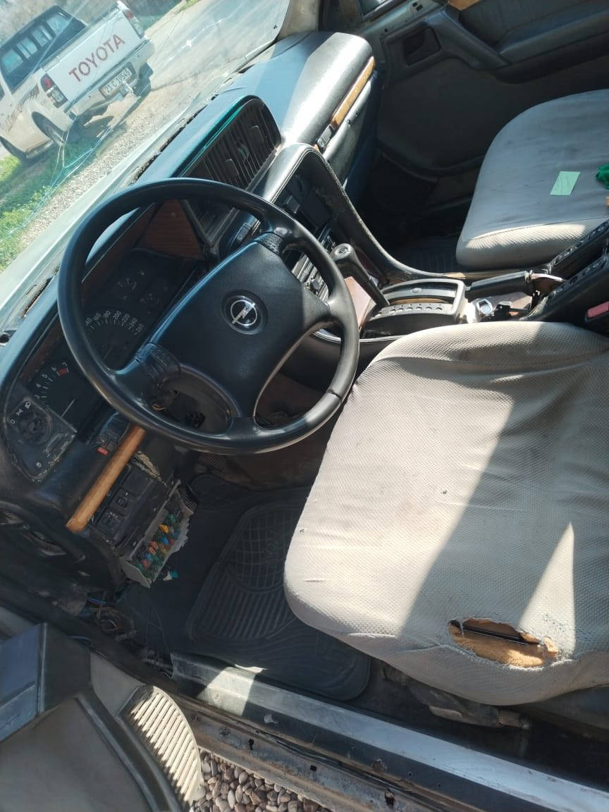 اوبل سيناتور موديل 1992كير ومكينه بطه ثنين و نص سنويه الحد 2027مكان ديالى خانقين ***********
