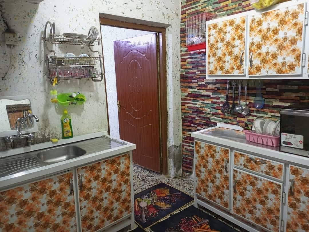 للبيع بيت 80متر رابع فرع عن كراج الاسدي فرع افران الصمد نفس فرع يطلعك على الشارع واجه 4نزال 20هذا رقمي ***********
