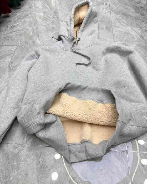 السلام عليكم من رخصة الادمن سويتر رجالي نسائي مبطن خامه قطنيه قياسات من XL لحد XXX اكس للحجز خاص او واتساب ***********
