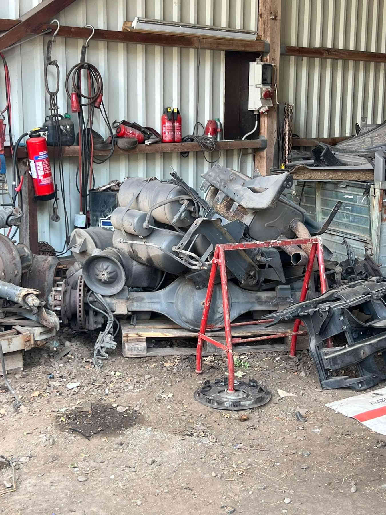 السلام عليكم جميعا تم وبعون الله وصول حاويه قطع غيار مارسدس اتيكو الى مجمع الجبوري الديوانيه مقابل معمل غاز الديوانيه للاستفسار .. *********** محمد الجبوري ….... ‭0775 698 1291‬
