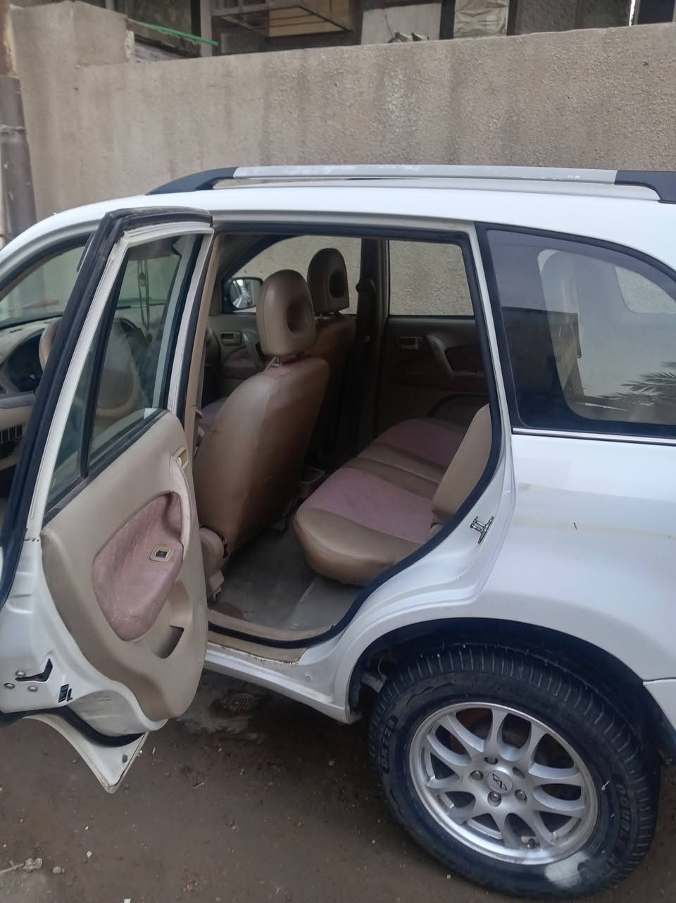 سياره تيكو 20011سياره بسمي سنويه لحد 29
كير ميكانيكي
كير ومكينه خير من لله مكفولات 
تنته سلايت
صدر 80٪
تخم تاير جديد 
غرفه صحراويه نضيفه تخبل 

سونر موجود
ضربه خفيف بل دعاميه صفحة سكن
سعر 64$
 بيه مجال 
***********
