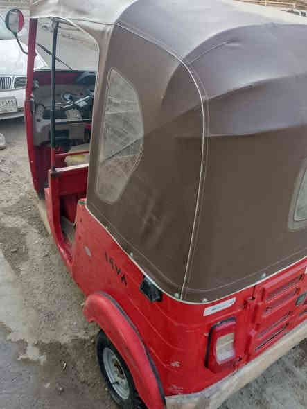 سلام عليكم تكتك لبيع موديل 18 شهر 12  رقم وسنويه مكينه خير من الله الدوس معمره بس ما مصبوغه لا بيها تنقيص ولا تبخير السعر 4500 بيها مجال حق الجيه مكان الشعب رقمي *********** وهم بي وات ساب
