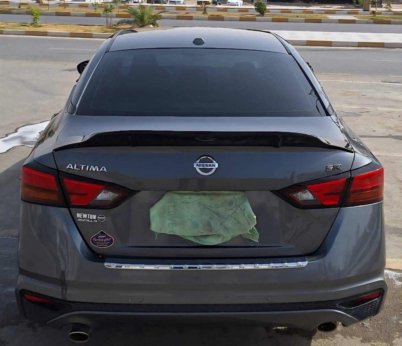 سلام عليكم
NISSAN  ALTIMA
موديل2021
موصفات SR فول مواصفات عدا الفتحه 
.بصمه + بصمه ابواب + بصمه صندوق
.داخل اسود 
.تحكمات ستيرن جهتين+ شفتات سرعه
.حجم الويل 17
.كشن السايق كهرباء 
.رادار امامي 
.تحديد خروج عن المسار 
 توقف ذاتي امامي 
.رادار جانبي 
.رادار خلفي 
.توقف ذاتي خلفي 
.حساس خلفي 
.شاشه جبيره 
.كامره دواره 
.حجم المكينه 2.500 السعر  135 وبيها مجال
.مكان السياره الناصريه الاستفسار ***********
