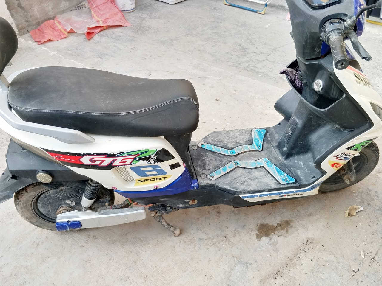 دراجه شحن ماكس لبيع كله شغاله ونضيفه سعره 450 وبيه مجال قليل ***********
