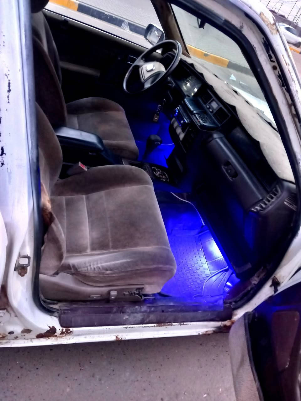 السلام عليكم
سيارة سيدان للبيع 
مديل ١٩٨٩
السياره محركه في في تي اكفلك اصوليات ومحرك
والبدي شوف العين
السعر : 35
***********
الشراي يتصل على الرقم
