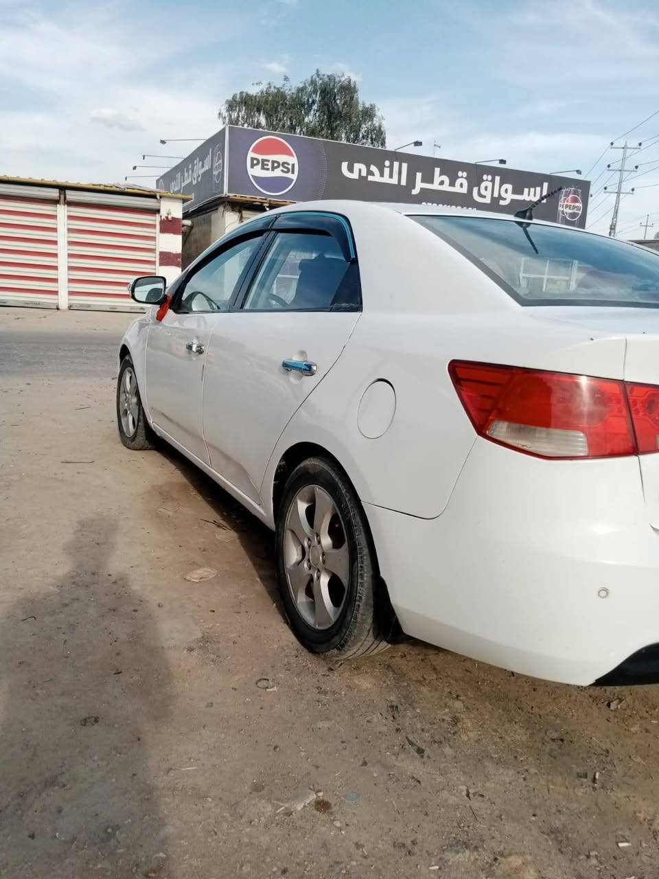 سلام عليكم سياره سيراتو  بسمي تحويل ثاني يوم للبيع موديل ١٠ بيه ٣ قطع بيبان وجاملغ خلفي سعر ٨٥ وبيه مجال بصيط هذا رقمي ***********
