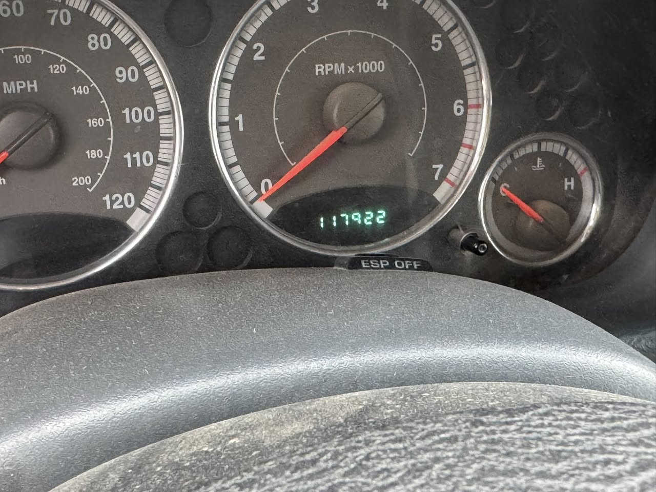 السلام عليكم جيب لبرتي موديل 2007 محرك 3700 مكفول جديد السياره ماشيه 117 الف رقم بغداد بسمي السياره حادثه بابتين جاهزه من كلشي السعر 78 وبيه مجال بسيط مكان السياره واسط الاتصال بالرقم ***********
