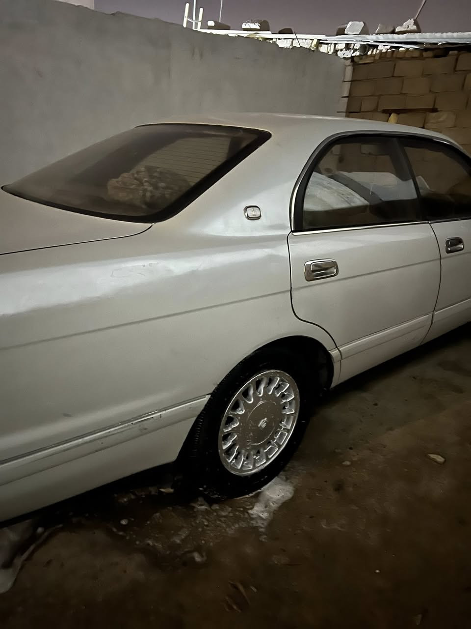 السلام عليكم بطه منفصل للبيع السياره كفاله من الكص والنقل مديل 1994 سنويه منتهيه 2020 سياره خير من الله كير ومكينه جدد كهربائيات شغاله كشنات كهربائيه مكينه 3000 السعر 52 وبيها مجال قليل رقم نجف مميز رقم تلفون ***********
