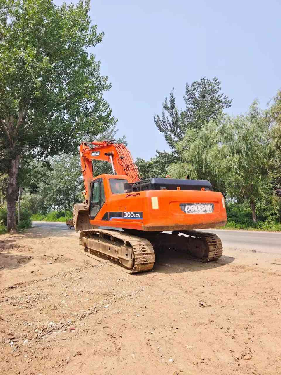 A young Doosan 300-7 machine
It is very beautiful, in excellent condition, and its engine is the latest model.


**إذا كنت صاحب هذا الإعلان وتريد حذفه لأي سبب، رجاءا أرسل رسالة إلى الدعم الفني**