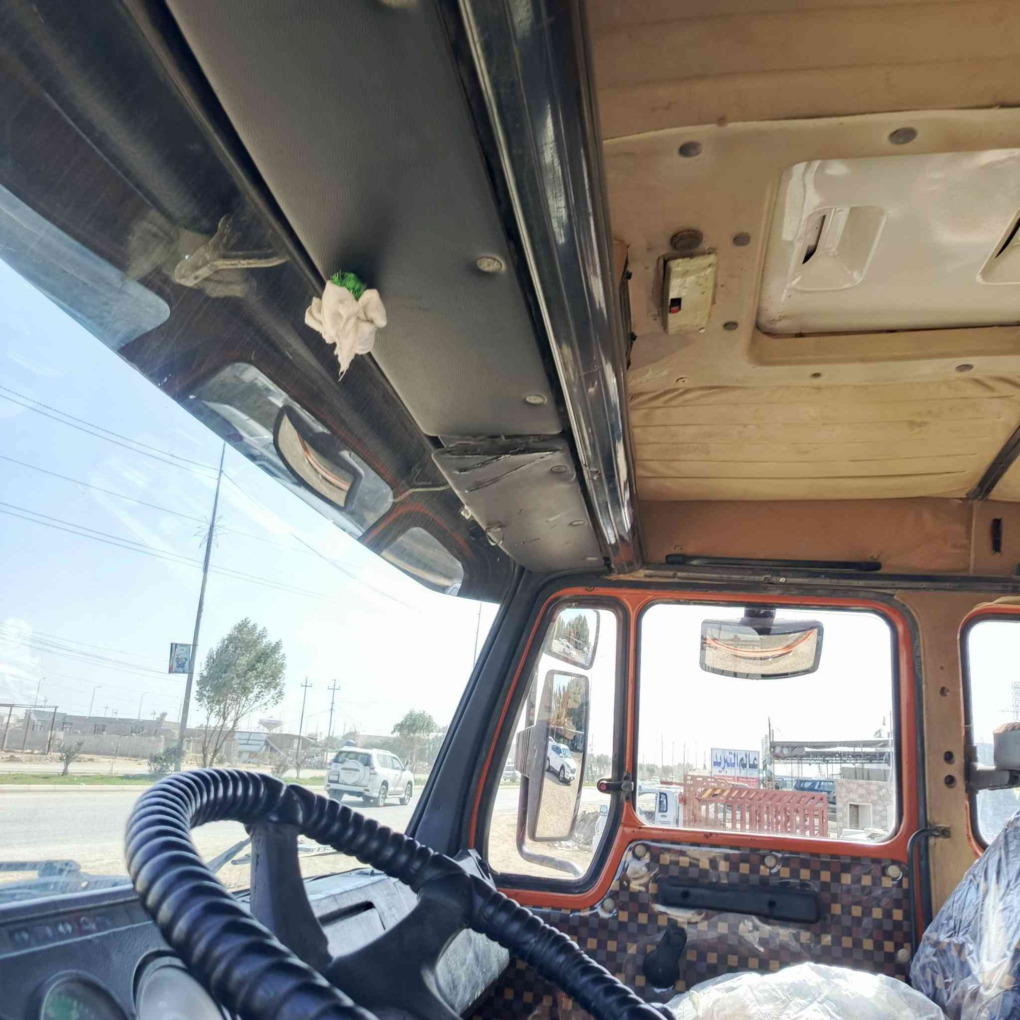 السلام عليكم البي 82كفاله من كلشي سكس ابلادي تخم تاير رقم انكليزي هزه جديدوسنويه جديد مكينه 130كير160شاصي كفاله قطرت صبغ مابي السياره على وضع الشركه مجموعة جيئف رقم ***********
