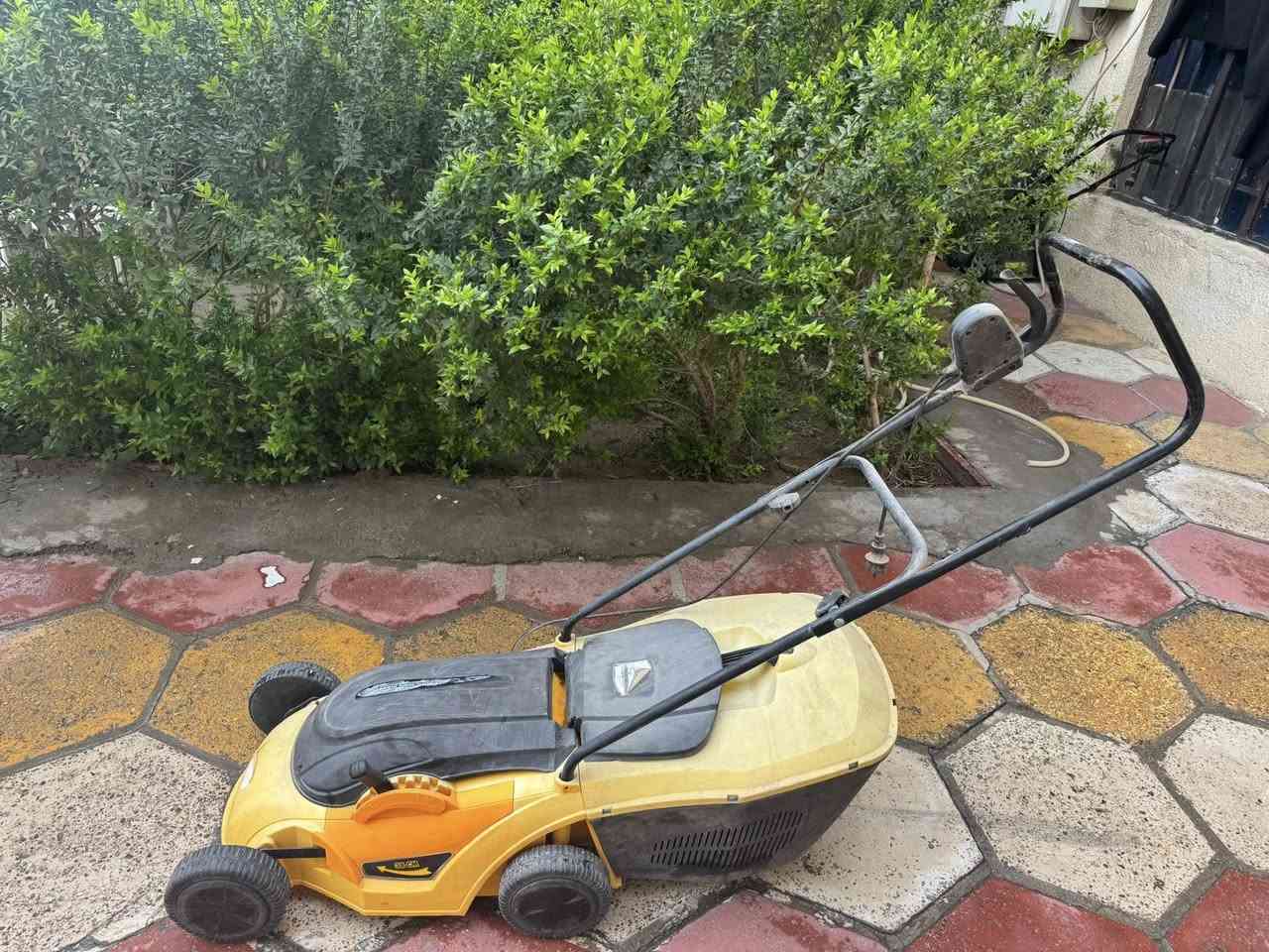 سلام عليكم
ماكنه ثيل شغاله 
سعر 100  وبي مجال
بغداد مكاني
***********
