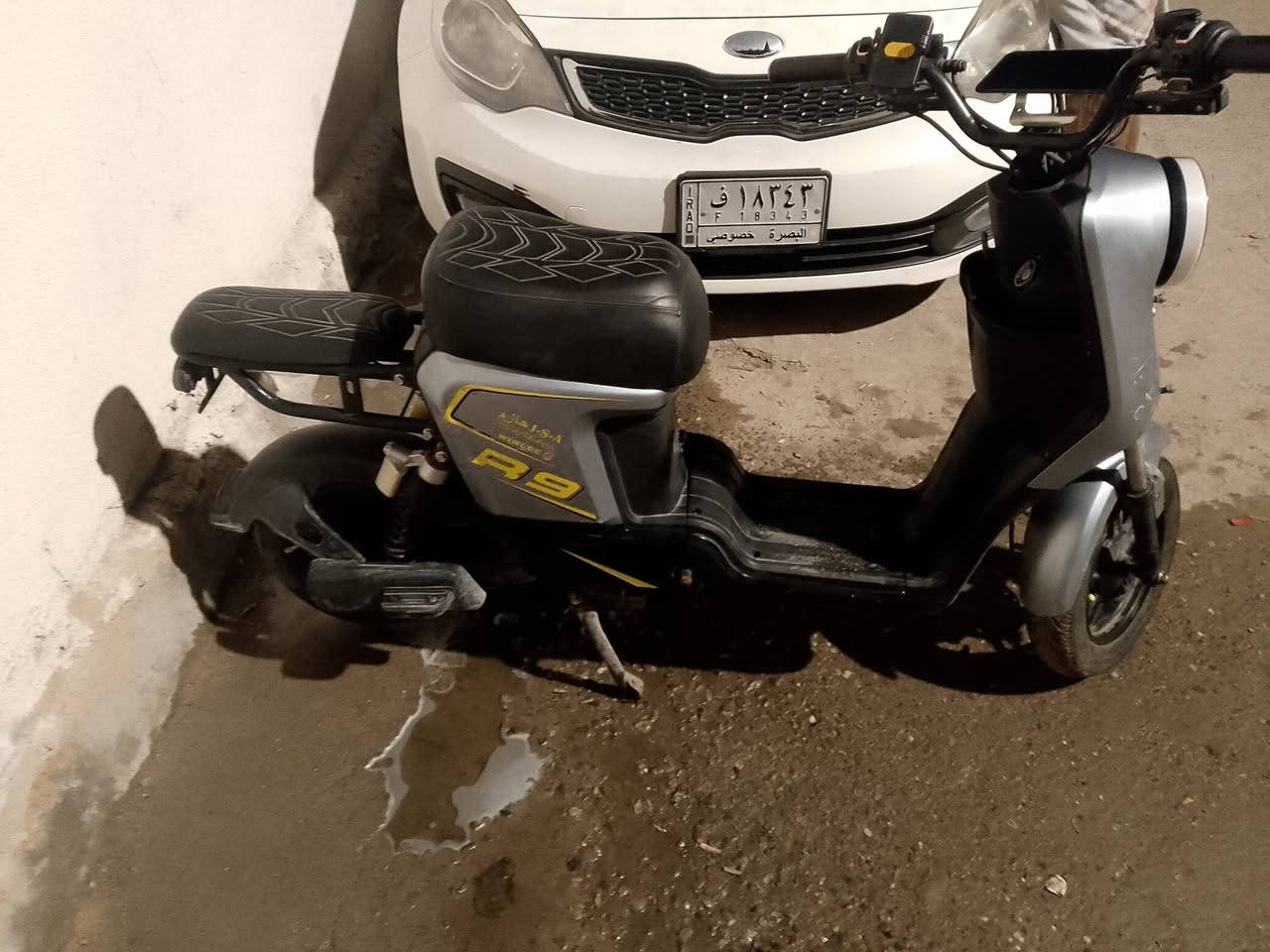 دراجه ار 9جديد 
ام بيثري ماسكه جهاز
سويج مال جوزه سويج مال صندوك بصمه
بس بطاريات متفوخه بس تمشي 
نظام بارك ربع سرعه تمشي 99 نظام R
سعر مناسب جداً
العنوان جمهوريه شارع المكاتب 
سفسار رقم ***********
