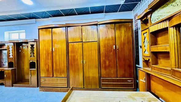 السلام عليكم من رخصت المسؤولين غرفه نوم هودج احطاطه داخل خارج النظافه فول السعر ٨٥٠ وبيها مجال العنوان الرمانه البوعبيد التواصل خاص او اتصال على الرقم ***********
