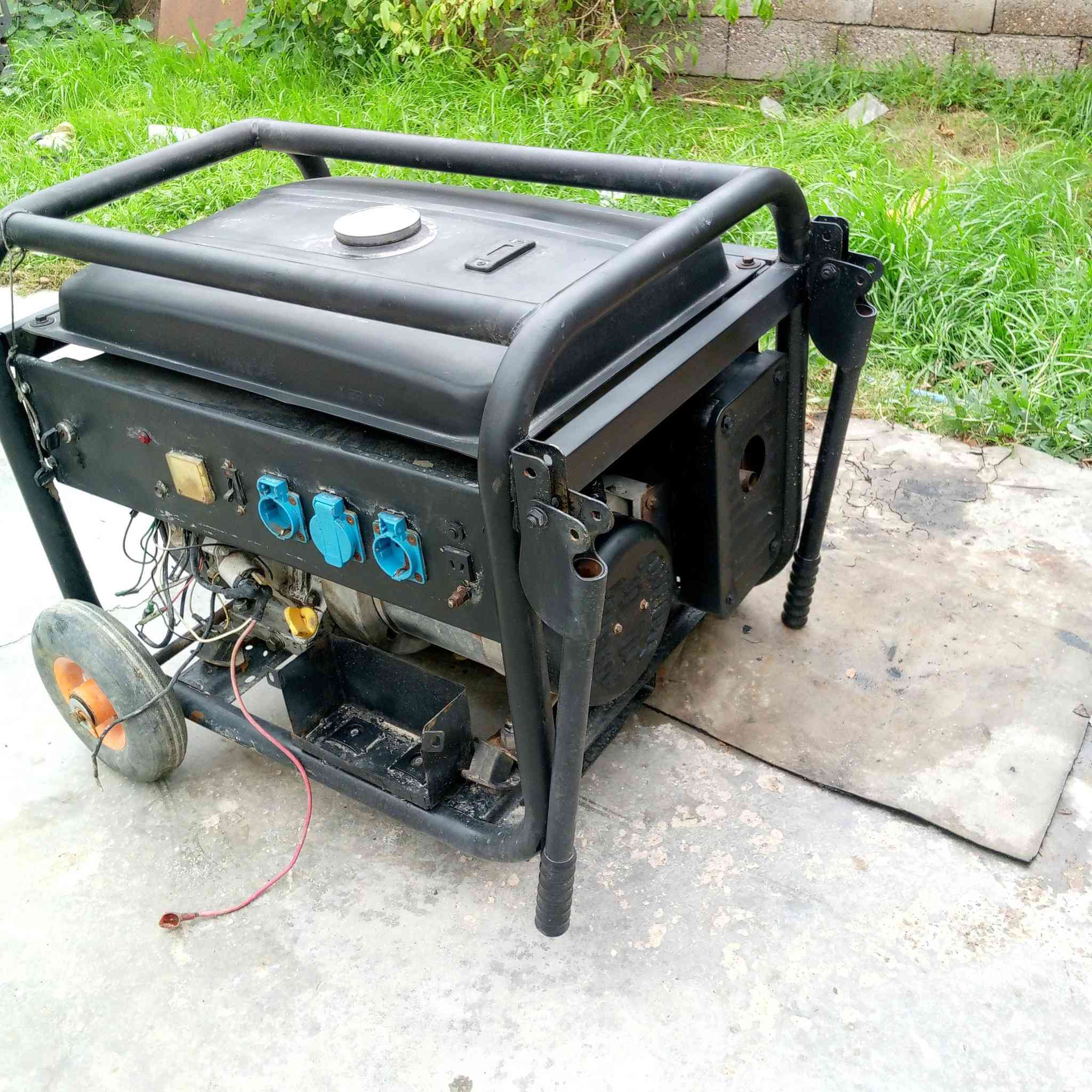 بيع مولده بنزين 5 كي في سعر 250/***********
