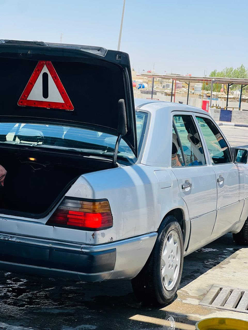 السلام عليكم 

مارسدس دب 1991 
رقم انكليزي بسمي تحويل مباشر

 ((لاضربه ولا صبغ بلاد من الدعاميه للدعاميه)) كهربائيات مملعوب بيهن ع ضفيرتها البلاد 
جام ليبل واحد 
فتحة سقف 
هوك خلفي 
جام كهرباء امامي فقط 
كشن كهرباء 
حداديه كامل مكمل امامي خلفي100% ربع متصرف عليها 
سيرفر كامل للمكينه 100%
مكينه عنكبوت كفاله ع الملم 
تبريد شغال 
عوزها صبغ والفتحه لازايد ولا ناقص غير شي خسار 

السعر / 79 بيها مجال بسيط 
مكاني كربلاء 
*********** 
***********
