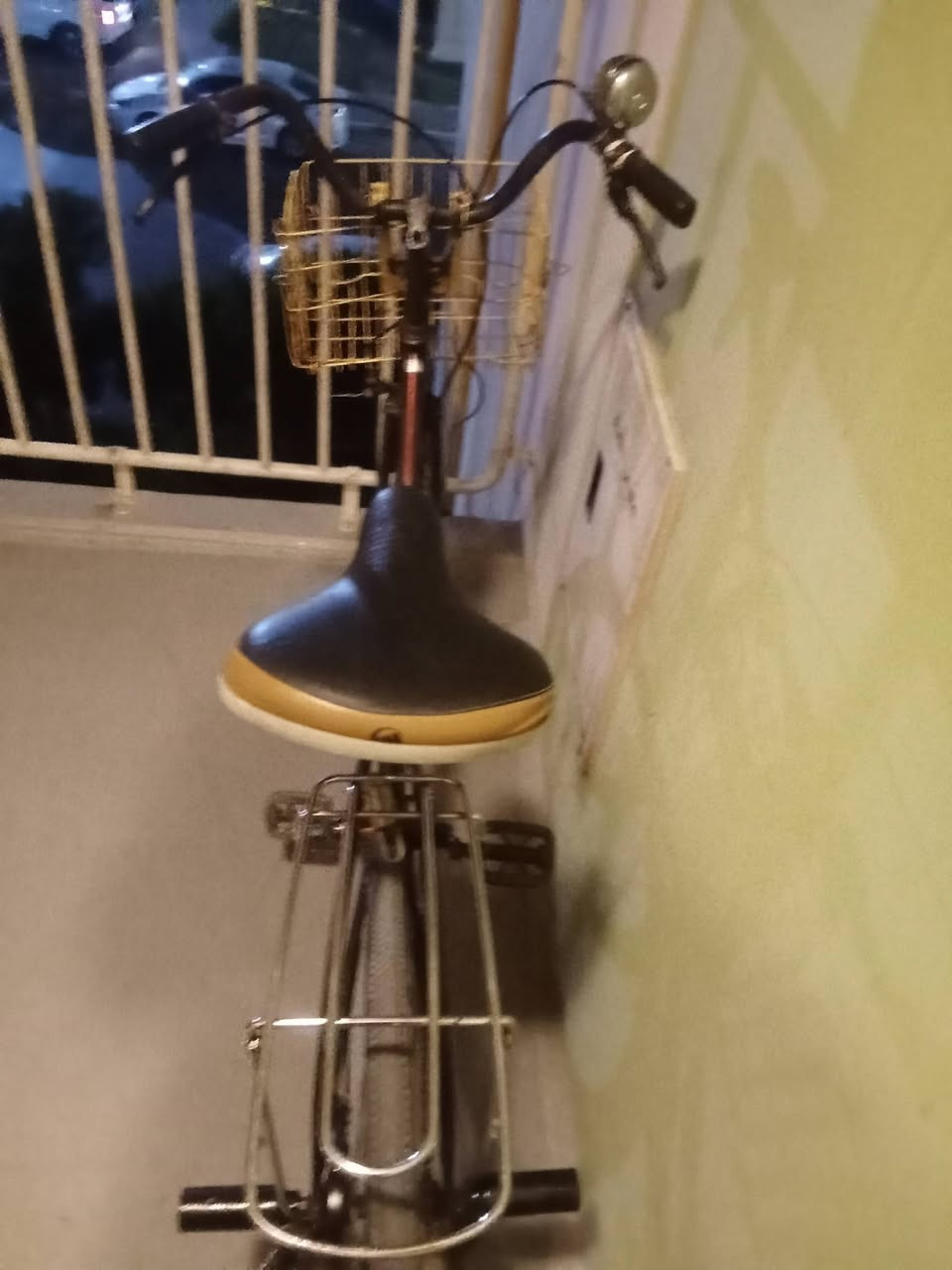 سلام عليكم عندي بايسكل بناتي ياباني مال بالة مصبوغ بس البريك الامامي يشتغل البريك  ميشتغل والويل الخلفي اعوج يرادلة تعديل عنواني بسماية الاتصال على رقم الهاتف ***********السعر 50وبي مجال
