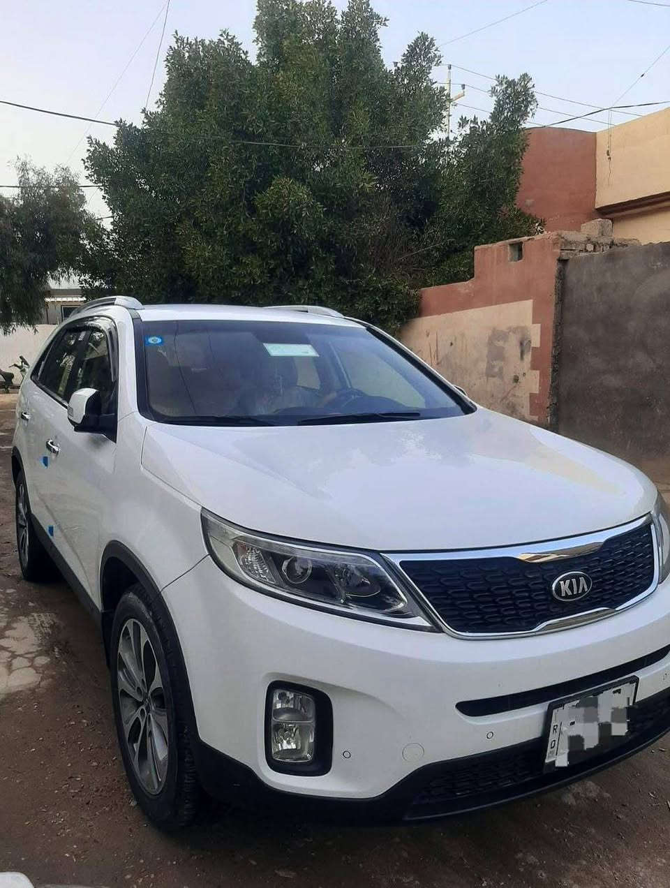 بسم الله الرحمن الرحيم 
اخوان رجاءً اللي مايشتري لايعلق يرحم والديكم
مال المسلم ومستعجل على بيعها محتاج تحياتي للجميع

للبيع سورنتو اومراوس باقلمنها
 خليجي رقم انبار الدولي تحويل مباشر بأسمي شخصياً هزه وارقام جديده سنويه لل28

موديل 2014
محرك 6 سلندر حجم3.5.
شاشه كيلومتر دجتل الكتروني. 
3 قطع تبريد الخلفي منفصل. 
تبريد بيانو شاشه. 
7راكب. 
لد ابواب. 
بصمه تشغيل. 
بصمه أبواب. 
انارة ترحيب عند الاقتراب. 
ترحيب داخل السياره
يدات نيكل. 
ويل كروم حجم ١٩ تخم تاير جديد. 
لايت زنون. 
أشاره بالمرايه
مرايه شفط.  
جام اوتو
اناره داخليه LED
كروست مثبت سرعه
تحكمات ستيرن اربع جهات.
كير عادي+اوتوماتيك 
سايد بريك بالقدم. 
بردات خلفيه بلاديه. 
نظام ecoاقتصادي
داخل لونين
شاشه تاب
كامره وحساسات. 
باتري جديد
فراش دواخل كله جديد
ـــــــــــــــــــــــــــــــــــــــــــــــــــــــــــــــــــــــــــــ
سياره ترايها زيرو بيها شلعه تشك الكاع
السياره مال بيت قليل اطلع بيها عندي ثانيه مال شغل
مكفوله كفاله عامه من الصبغ والتبديل عدا اقل شبر براس البنيد وياها (سونار عدد 2).
 المحرك مبدل كازكيت فقط قديم

السعر178 وبيها مجال قليل

المكان الرمادي شارع 17
 ***********
