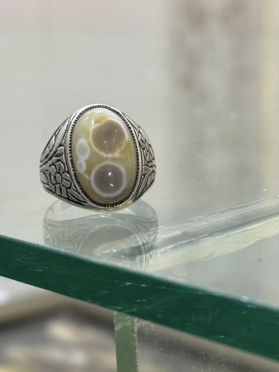 Natural agate ( عقیق )                                  handmade pure silver  ring 💍       For sale               
     Intrested person can contact on                Whats app (+92 03449993934)


**إذا كنت صاحب هذا الإعلان وتريد حذفه لأي سبب، رجاءا أرسل رسالة إلى الدعم الفني**