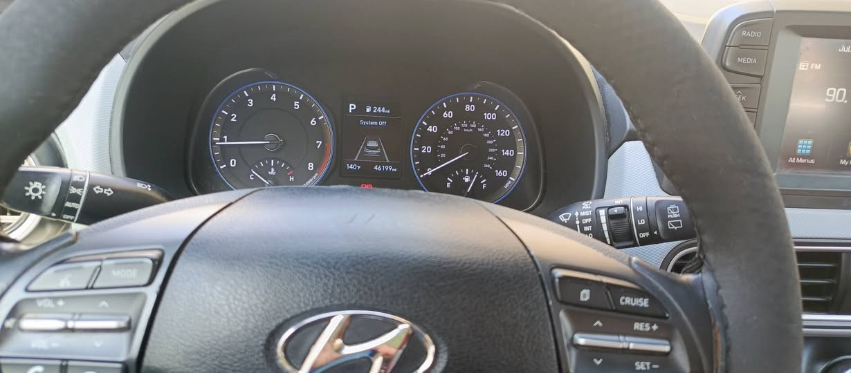 السلام عليكم 
هونداي كونا مكينة 2000 دوش 
ماشية 53 ألف حادثها خفيف موضح بالصور 
مكانها بغداد حي الخضراء-عطيفية 
*********** بغداد, العراق
