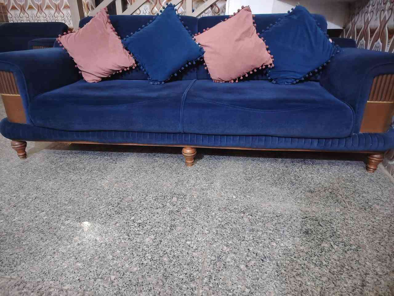 تخم تركي خمس مقاعد نظيف ودرجة اولى مستعمل السعر ٣٠٠ العنوان بغداد مدينه الصدر ***********
