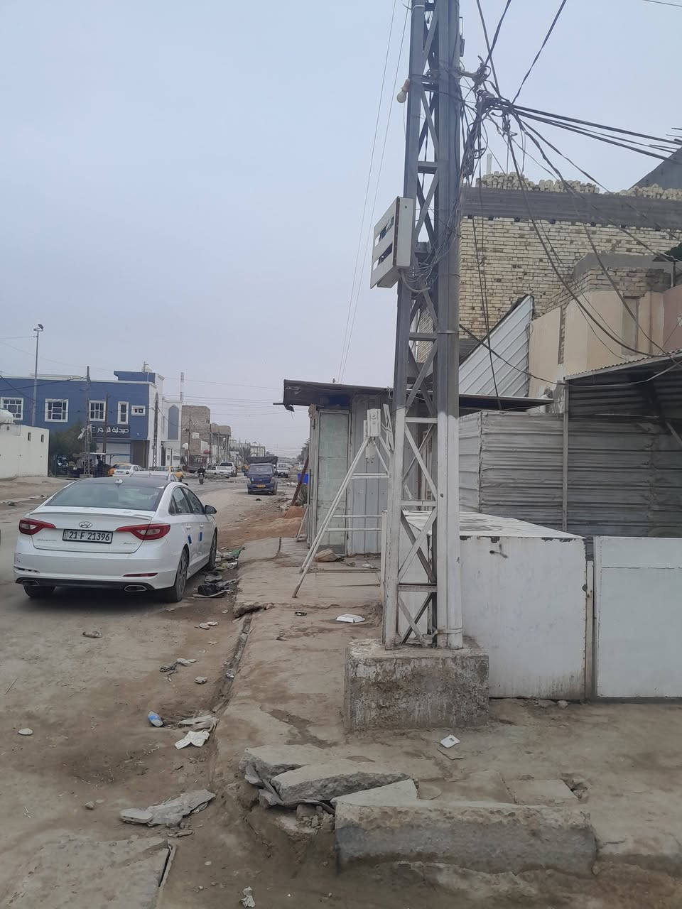 دار سكن في شارع الزهورالمساحة ١١٠ م مربع ١٠* ١١ ركن على الشارع فيها طابقين/ الأول ٢ غرف نوم وبراني وصالة وصحيات ومطبخ ومحل مؤجر ...
اما الطابق الثاني أيضا غرفتين وصالة وحمام وتواليت فقط ....
الاتصال على الرقم ***********
