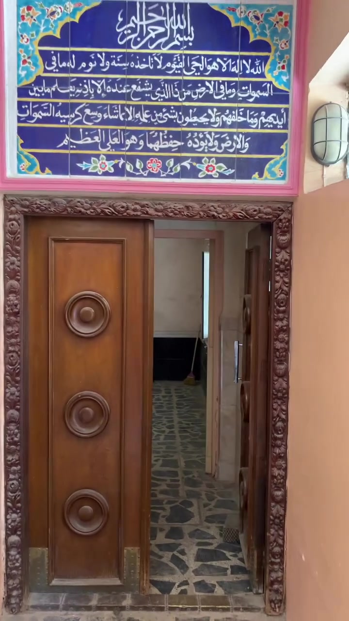 السلام عليكم
دار للايجار 
قطعة كاملة عنوان دار بغداد الحرية شارع المختار بين دونات وفلكة الخشاب اي استفسار اتصال ع رقم *********** او مراجعة المكتب
