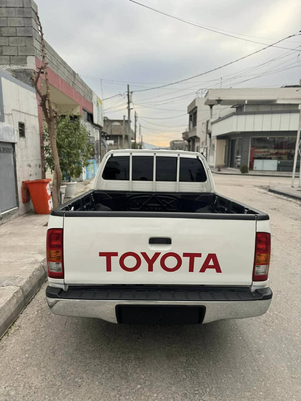 مةرزية مؤديل ٢٠٠٨ كامل پارچة رةشة پئشي قرچئكي هةية سةقفوو شاني بؤياغي نية رةقةم دةهؤكة سةنةوي لة٢٠١٤وةبةسةرچوة ٢وةرةقةي غرامةلةسةرة شةرتي تةعويل چوارتايةي تازة مةكينةي بةس قةپاغي كراوةتةوة گئروومةكينةو ئةكسلي بةشةرت سعري ١١٥مةعامةلةيةكي برايةنة ***********
