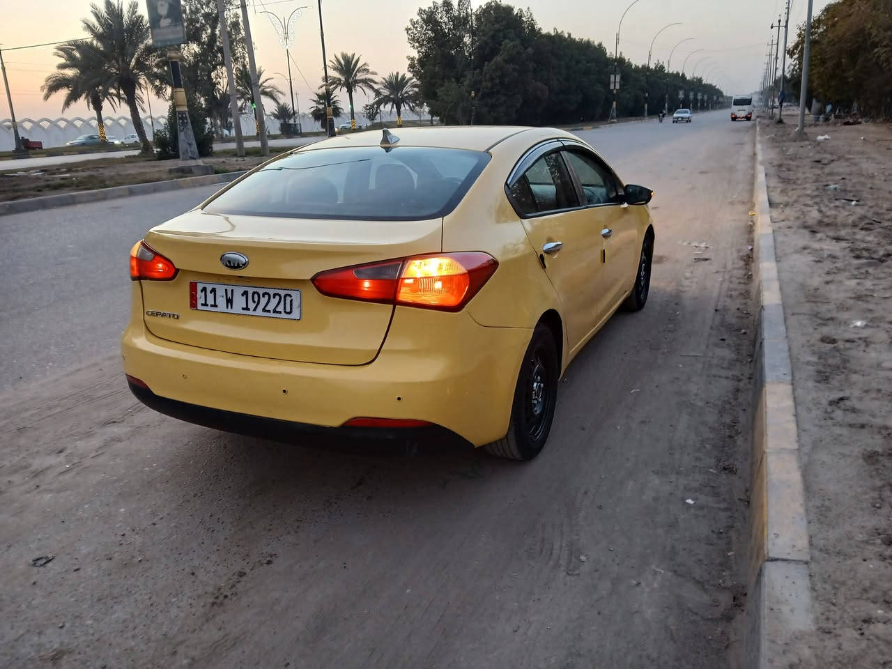 يلله سلام عليكم سيراتو خليجي كفاله عامه فول عده البصمه مديل ١٣بيها طخه بل جنطه بصيطه كير محرك تبريد مشروط محرك ١٦٠٠ مصفره هيه غرامه بسمي لل٣٠ اتصل فقط ***********او*********** سعر ٩٢بيه مجال قليل كربلاء قرب مشفى الحجه
