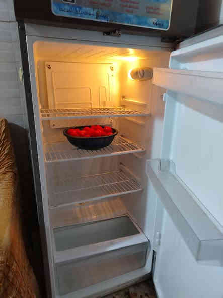 ثلاجه نوع الحافظ بابين بسعر 250

***********
