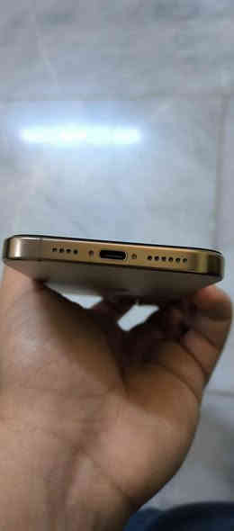 IPHONE 16 PRO MAX 256G مع هديه 8 كڤرات 
ايفون 16 برو ماكس 256G بس الكڤرات مشتريهن ب100
بطاريه 100% عدد دورات الشحن 124 شحنه 
نضافه 100% مابي اي خلل مع شاحن وكارتون وبعده بلضمان 
اللون ذهبي السعر 1425 الف /مليون و425 الف 
بيع او مراوس فقط ب17 برو ماكس 
العنوان بغداد حي القاهره قرب جامع النداء جهه الاعضميه 
للتواصل ***********/*********** بغداد
