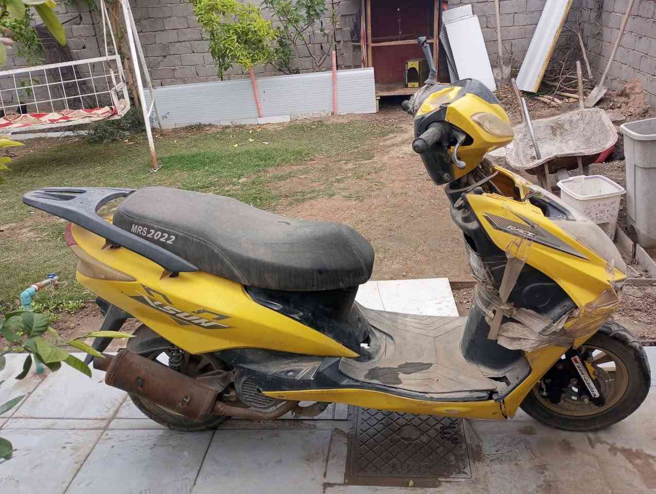 للبيع محركها مو تمام ومتروكة منذ فترة السعر ٧٥ ألف 
للتواصل واتساب ***********
