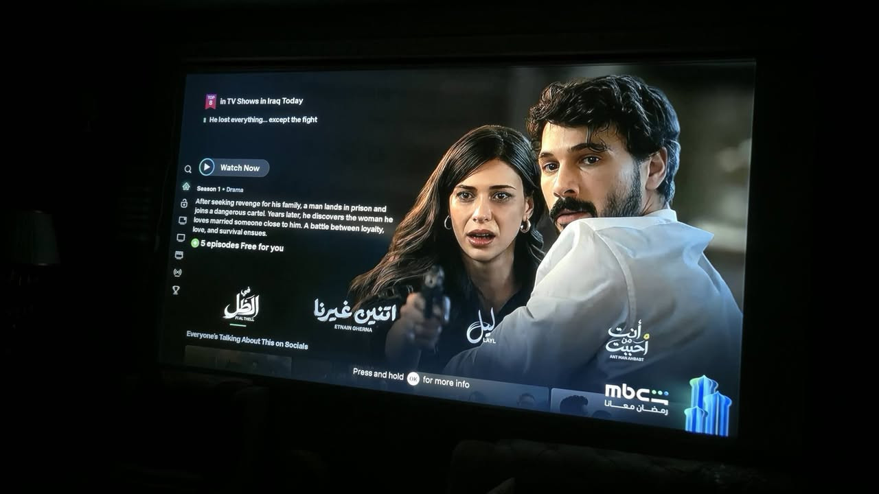 جهاز العرض (Projector) الموجود في الصورة هو منتج من شركة Everycom، ويتميز بالتالي:
نظام التشغيل: يعمل بنظام Android TV أو Google TV، مما يتيح الوصول المباشر إلى تطبيقات مثل YouTube و Netflix و Disney+.

دقة الصورة: يدعم دقة عرض أصلية Full HD 1080p، مع القدرة على تشغيل محتوى بدقة 4K.

السطوع: يوفر سطوعاً يبلغ حوالي 600-750 ANSI لومن.

المميزات: يحتوي على ميزات ذكية مثل التركيز التلقائي (Auto Focus) وتصحيح الانحراف. [1, 2, 3]


**إذا كنت صاحب هذا الإعلان وتريد حذفه لأي سبب، رجاءا أرسل رسالة إلى الدعم الفني**